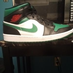 Jordan pine green mids